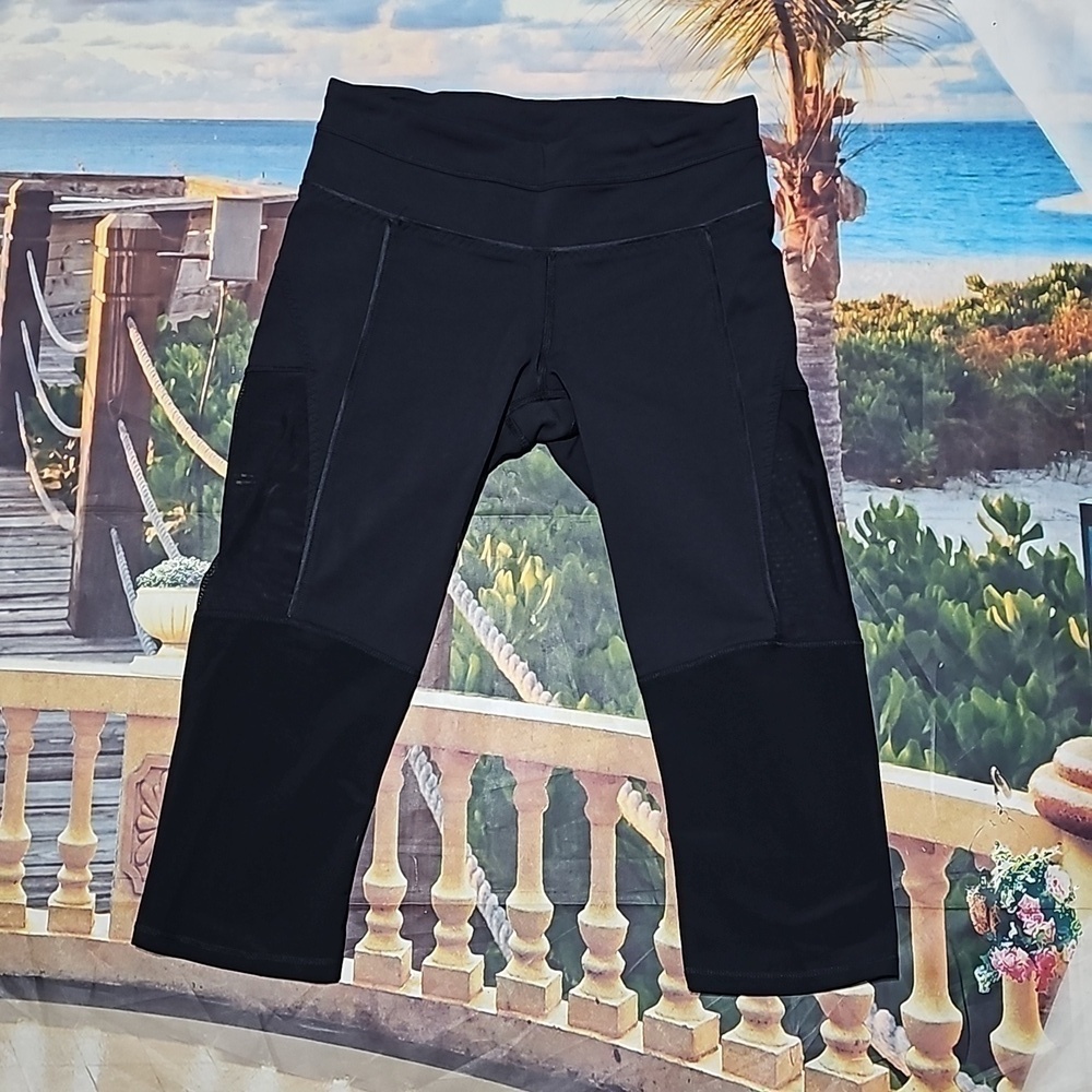 Lululemon Black Capri Leggings‎ Size 4